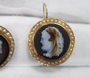 Викториански златни обеци с перли и редки камеи .