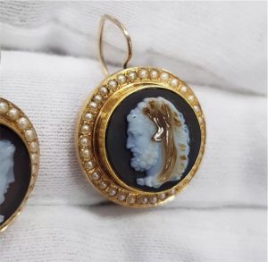 Викториански златни обеци с перли и редки камеи .