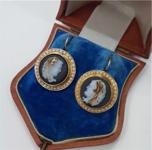 Викториански златни обеци с перли и редки камеи .