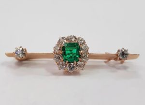 Викторианска златна брошка с изумруд и диаманти .