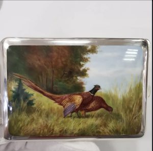 Сребърна табакера с живописен емайл .