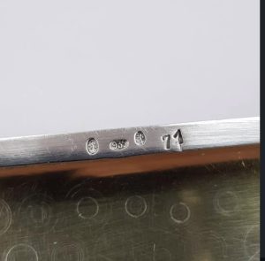 Сребърна табакера с живописен емайл .